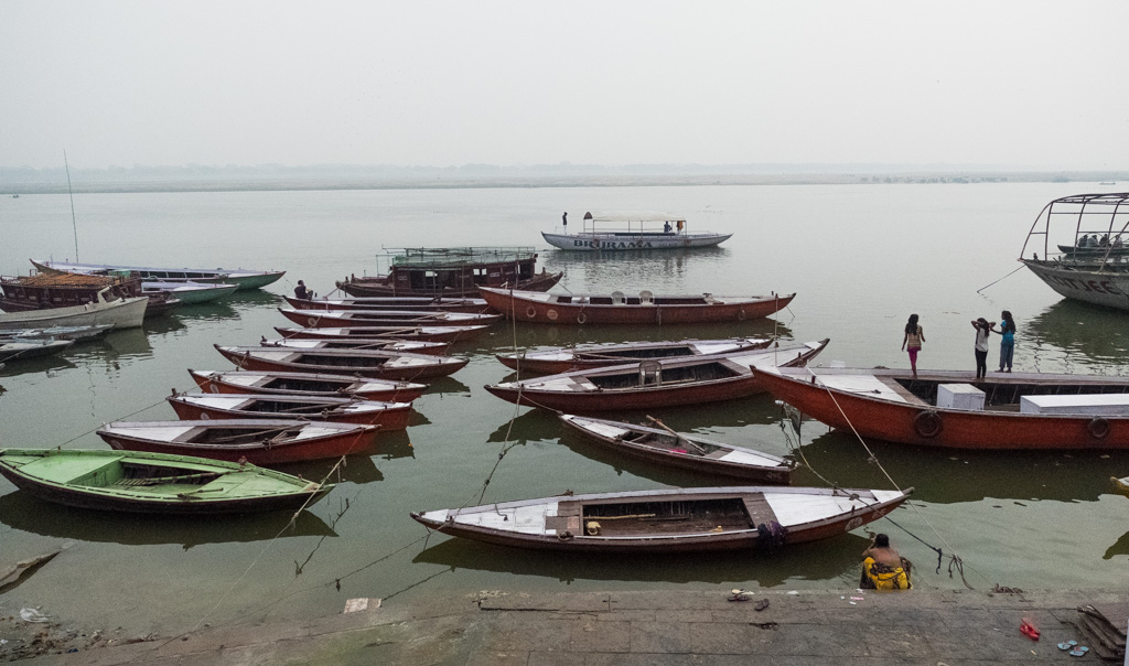 Mother and Daughters, The Ganges River (Ganga), Varanasi, Uttar Pradesh, India