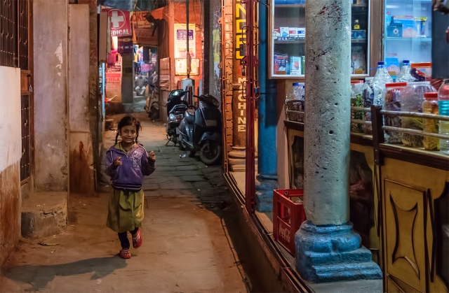 She Runs, Bengali Tola, Kashi (Old Varanasi), Uttar Pradesh, India