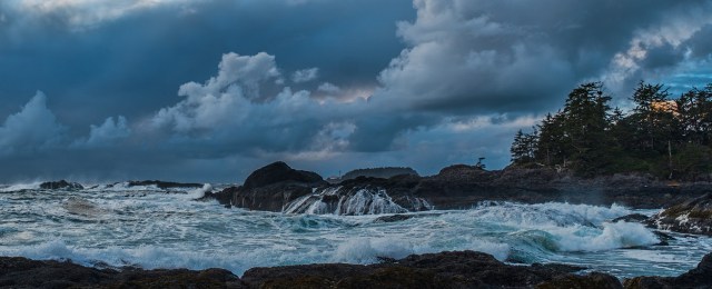 Sunset Oncoming, Frank Island, Chesterman Beach, Tofino, Vancouver Island, British Columbia, Canada