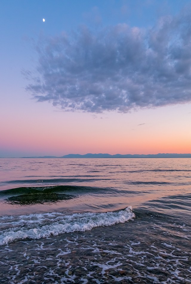 obsidian sea, gibsons, strait of georgia, sunshsine coast, british columbia, canada