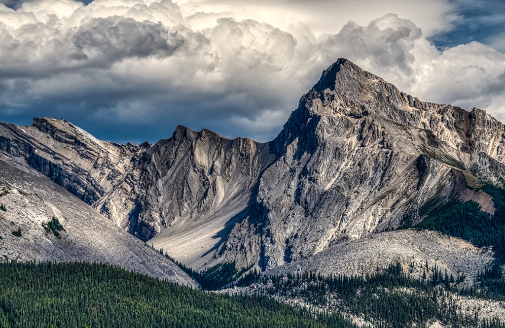rocky mountain peaks, maligne valley, jasper national park, alberta, canada
