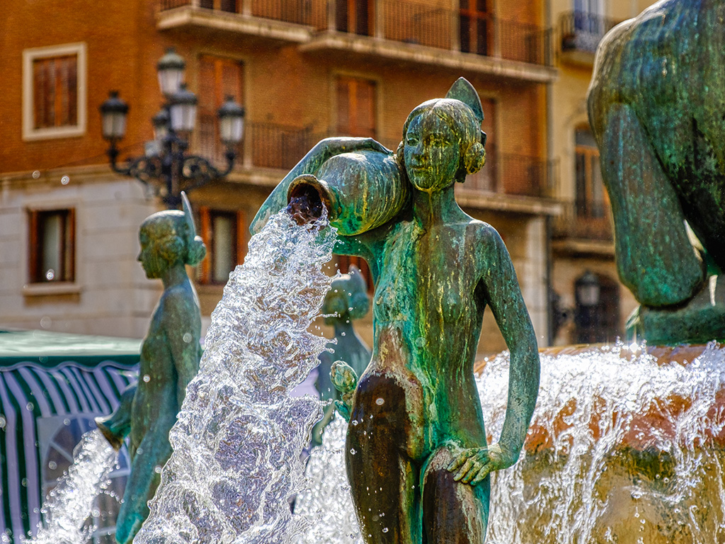 Golden Tears, Fuente del Turia -- Turia Fountain, Plaza de la Virgen, Valencia, Spain