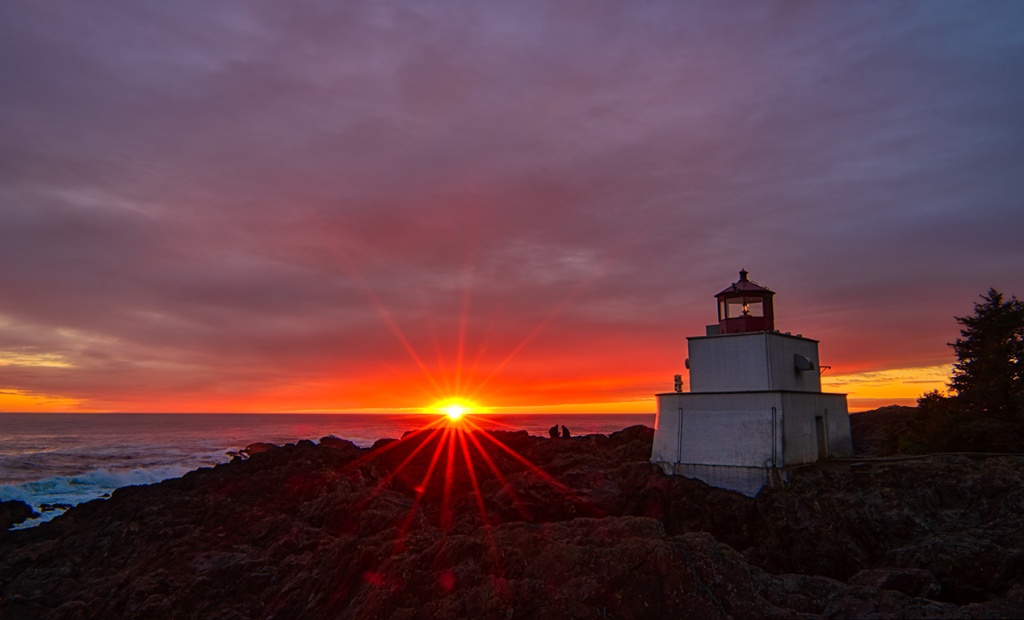 Sunset Lovers, Amphitrite Point Lighthouse, Wild Pacific Trail, Ucluelet, Vancouver Island, British Columbia, Canada