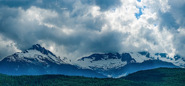 Tantalus Cloud Race, Tantalus Mountain Range, Sea to Sky Highway, British Columbia, Canada