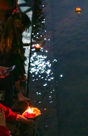 Diya Offering, Parmarth Niketan Ashram, Ganges River (Ganga Aarti), Rishikesh, Uttarakhand, India