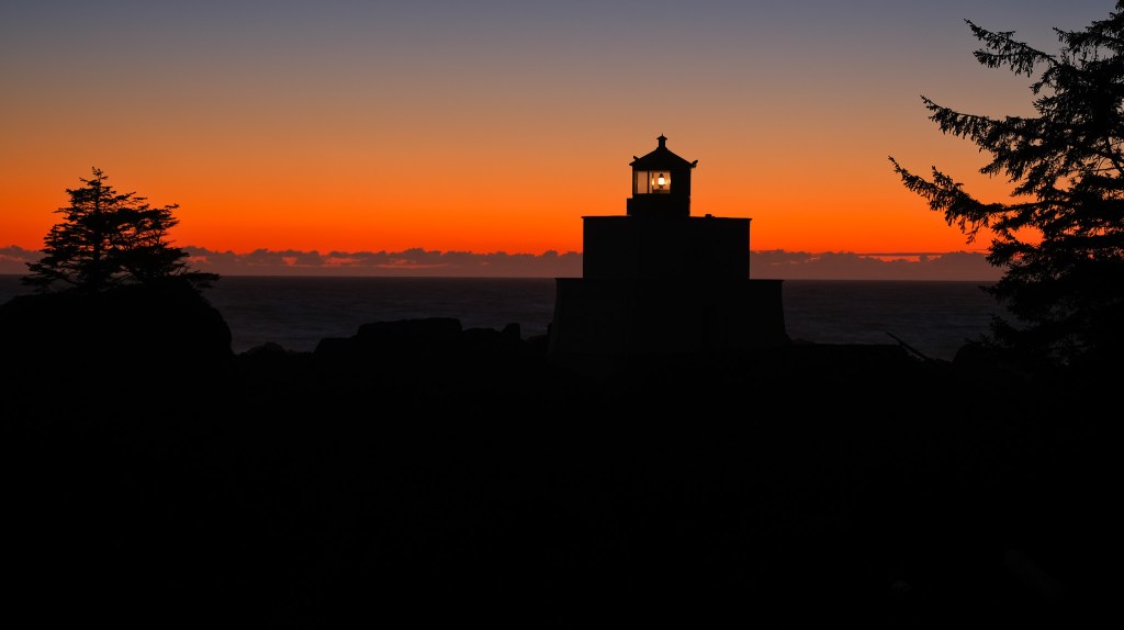 Horizon's Edge, Amphitrite Point Lighthouse, Wild Pacific Trail, Ucluelet, Vancouver Island, British Columbia, Canada